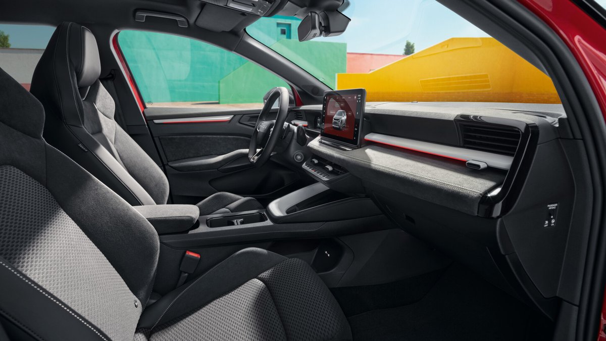 Black Suedia electrically adjustable sports seats inside the Škoda Epiq Sportline
