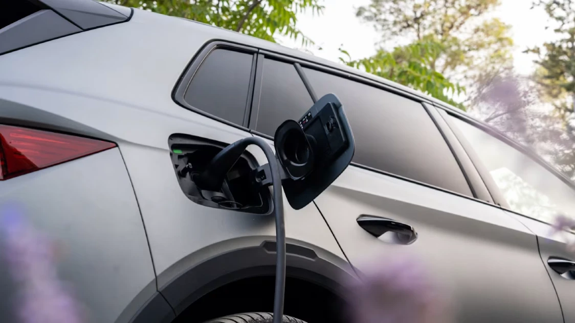 How to keep your electric vehicle battery in good shape and charge it efficiently